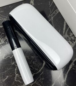 ※受注制作 新型 iQOS ILUMA i イルマ　アイコス　本体　未使用　カスタム　ペイント　　可愛い　おしゃれ　ブラック ホワイト 白 黒