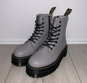 美品 Dr.Martens JADON Ⅲ 8HOLE BOOTS ZINC GREY 27760076 25cm UK6 ドクターマーチン ジェイドン ８ホール ブーツ 厚底 グレー 灰色