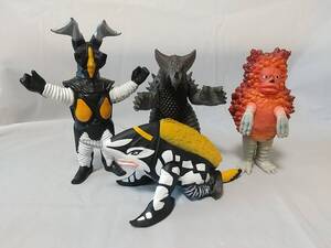 ＢＡＮＤＡＩ　ウルトラマンソフビ　レア品？　グビラ他ウルトラ怪獣　４体セット①