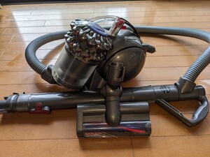 ダイソン　dyson　サイクロン掃除機　まだまだ使えます　清掃、動作確認済み　DC63 