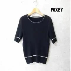 美品 FOXEY ラウンドネック プレートロゴ 五分袖 リブニット セーター