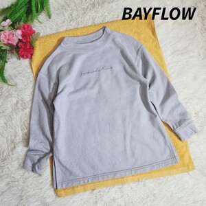 【送料無料】BAYFLOW ハイネック・英字 刺繍・スウェット・シルバーグレー ドロップショルダー・フェイクスエードに似た生地感82420