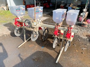 中古 AGRITECNO YAZAKI アグリテクノヤザキ 矢崎 クリーンシーダ RX 4連 播種機 種蒔き機 トラクター 肥料 種まき 茨城県 1211や10 M外 西