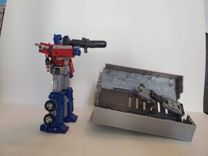 Optimus Prime Transformers War For Cybertron Kingdom/Earthrise Leader Class 海外 即決