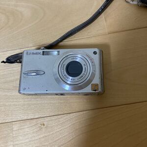 ジャンク　Panasonic LUMIX DMC-FX2 パナソニック ルミックス コンパクト デジタルカメラ デジカメ シルバー ジャンク 中古