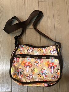 ♪レスポートサック LeSportsac ショルダーバッグ きのこ　派手　カラフル　USED 肩掛け♪