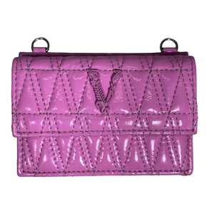 【未使用】VERSACE ヴェルサーチ カードケース コインケース キルティング ミニバッグ チェーン 斜め掛け Vロゴ エナメル ピンク