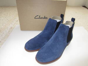 未使用★Clarks　テイラーシャイン　ショートブーツ　　サイズ２４．５cm　ネイビースウェード　クラークス