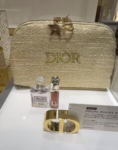 新品 未使用 正規ノベルティー　　正規メリクリスマ2024限定 ポーチ　白 ノベルティ　ディオール DIOR 白 ノベルティポーチ 小物入れ