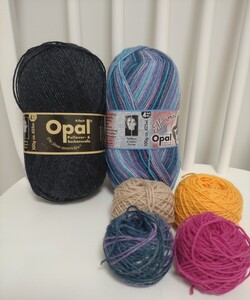 【②】Opalオパール毛糸4ply・KFS11004・メモリーズ（大好きなおばあちゃん）ブルー系＆5191単色チャコール＆小巻き約50g・ソックヤーン