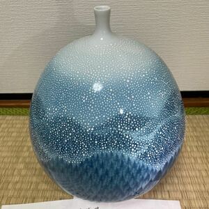 日展作家　伝統工芸作家　藤井朱明　朝雪景色　壺　略歴　花瓶 有田焼 茶道具