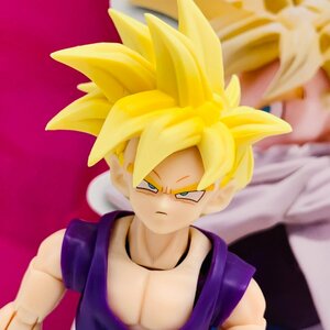 中古品 S.H.Figuarts フィギュアーツ ドラゴンボールZ スーパーサイヤ人 孫悟飯 悟空を超えた戦士