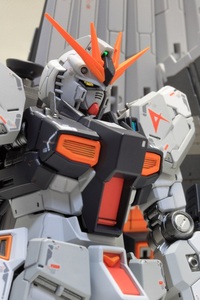 1/144 RG RX-93 νガンダム　塗装済み完成品 