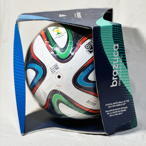 新品★即決★adidas アディダス BRAZUCA ブラズーカ ブラジル ワールドカップ 2014 FIFA 公式試合球 サッカーボール 5号球 AS590