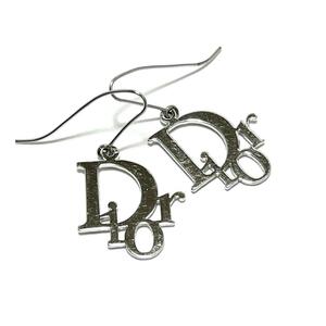 【DIOR】クリスチャンディオール　レディース　フック　ピアス　ロゴ　シルバー色