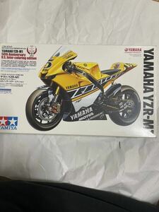 半製品 タミヤ 1/12 YZR-M1 50thアニバーサリー USインターカラー 別売パーツ付属 シールを取寄せてロッシ仕様に仕上げて下さい！