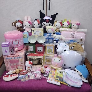 903 サンリオ グッズ ぬいぐるみ 大量 まとめ SANRIO キティちゃん kitty クロミ リラックマ ポコポン キキララ 干支 ご当地 缶バッジ レア