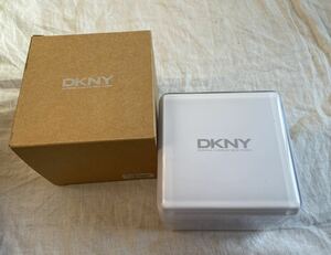 DKNY　時計ケース　　空箱プラスチック