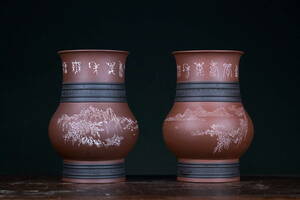 中国宜興　花器　花瓶　紫泥　山水図　一対　H高さ18.5cm 二つ落款　扁壺　朱泥 宜興紫砂　二個組