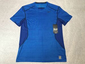 新品未使用タグ付き　NIKE Mens Core Fitted Hyper Cell T-shirt Blue