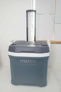 ●営AB064-160　IGLOO MAXCOLD キャスター付き クーラーボックス 62QT 58L アッシュグレー イグルー マックスコールド アウトドア