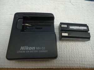 NIKON　充電器　MH-53 Li ion Battery Charger および リチウムイオンバッテリー　Li ion Battery　EN-EL1　動作品