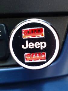 JeepシガーソケットUSB 2ポート急速充電器 白ロゴ点灯