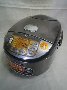 （く-L-1893） 象印 ZOJIRUSHI IH炊飯ジャー NP-VL10型 容量1.0リットル 5.5合炊き 2015年製 ダークブラウン 本体のみ 動作確認済み 中古