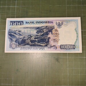 インドネシア旧1000ルピア紙幣（1992年）
