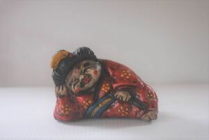 土鈴 ごろ寝の女◆鈴 郷土玩具 日本人形 民芸品 時代人形 創作　味のある土鈴の置物