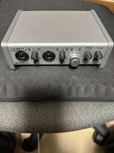 TASCAM 102i