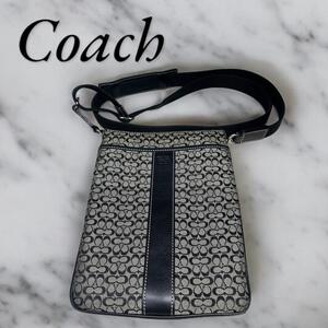 ubj39 coach　ショルダーバック　ブラック　シグネチャー柄　斜め掛け