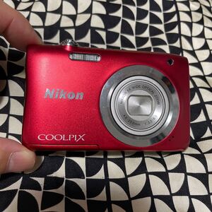 超美品　Nikon コンパクトデジタルカメラ COOLPIX A100 充電器失くしてしまいました。　それまでは問題無く使用していました。