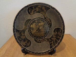 アンティーク　駒井製 『菊他象嵌皿』駒井の印があります。