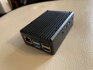 Raspberry Pi 4 Model B、ケース付き