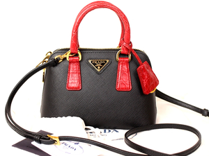 新品同様☆PRADA【プラダ】ミニプロムナード☆2WAYショルダーバッグ☆1BH851☆サフィアーノレザー×クロコ☆ブラック×レッド×ゴールド☆