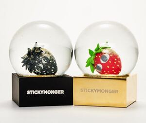 Strawberry Crystal Ball Stickymonger スノードーム BLACK RED 友沢こたお ロッカクアヤコ 村上隆 奈良美智 javie vinyl tokyo kaikaikiki