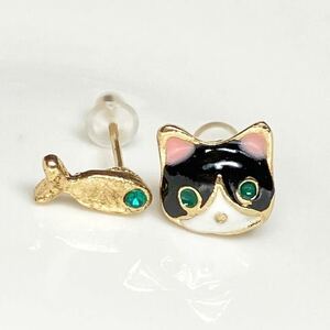 新品　ネコピアス ゴールド スタッドピアス 金 プチピアス 可愛い ネコ 猫 ブチ プレゼント 猫グッズ プチプラ 送料無料