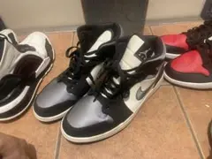 AIR JORDAN 1 MID 黒　ブラック　グレー