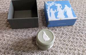  WEDGWOOD＊ウェッジウッド＊セージグリーン＊ジャスパー＊ピーターラビット＊ラウンド＊小物入れ＊ボックス＊陶器製