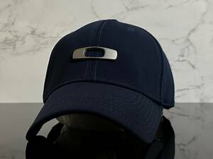 【未使用品】45B★OAKLEY オークリー キャップ 帽子 CAP 上品で高級感のあるネイビーの伸縮素材にメタル製ロゴ♪《伸縮前56㎝～58㎝位迄》