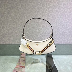 ●極美品●新品同様●未使用 【Fendi】 [ フェンディ] ショルダーバッグハンドバッグ ホワイト