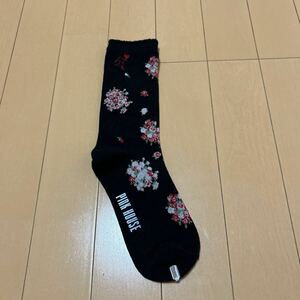 新品未使用　サイズ不明　ピンクハウスPINK HOUSE 花柄靴下　黒