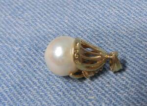 K18　真珠のペンダントトップ　粒ダイア付き　「K18」の刻印　真珠10mmほど。