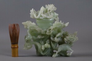 中国古玩 唐物 翡翠玉石 龍麒麟彫刻 蓋物 花瓶 香炉 置物 高18,5cm 天然石 細密細工 古美術品[c821]