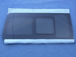 新車外し 200系 ハイエース 7型 純正 クォーターガラス 右 / 小窓付 雨漏り対策品 プライバシーガラス 荷室 3列目 リア 右側