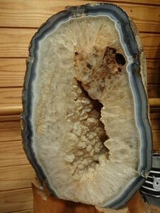 メノウ・水晶　石・・・瑪瑙、水晶スライス　　大きい絶品　Ｗ：330㎜　Ｈ：470㎜　Ｄ：270㎜　ＷＥ：50～60㎏ 送料無料