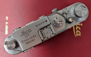 Leica IIIf（1950年代頃に製造）軍用モデル、赤いシャッター幕仕様、星印付き「*」記号が付いている Leica ライカ