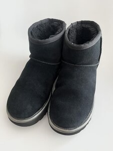 【送料込】UGG　アグ CLASSIC MINI UGG RUBBER LOGO　ブーツ　24.0cm　ヒール3 　ブラック×シルバー　ムートンブーツ　可愛い　6447382