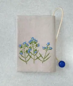 文庫本刺繍のブックカバー　カンパニュラ